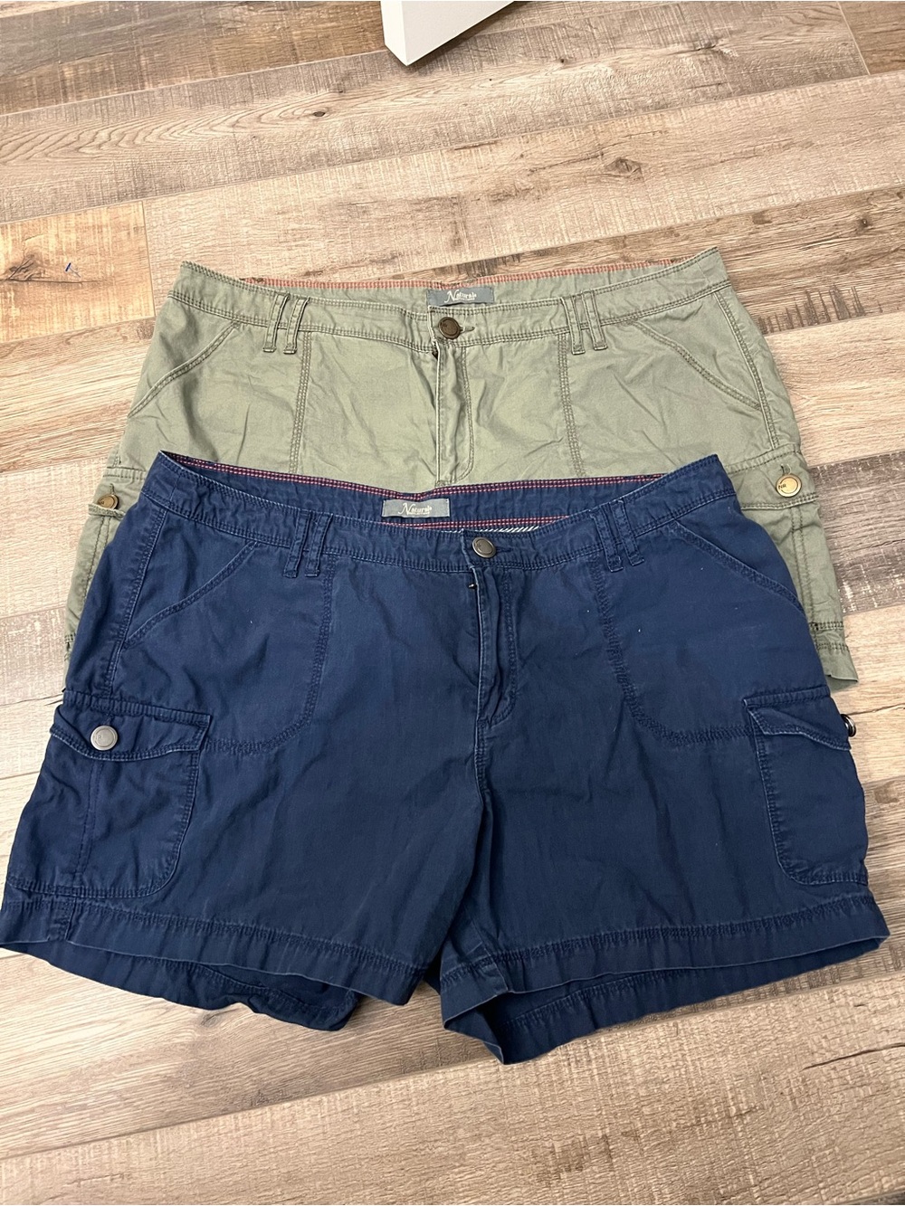 Natural Reflections Women’s Cargo Shorts — Navy and Olive size 16 EUC
